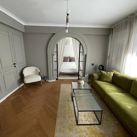 Stunning 1Bd Flat With 50M2 Terrace In The City Center Bukarest Exteriör bild