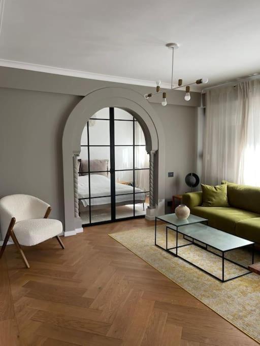 Stunning 1Bd Flat With 50M2 Terrace In The City Center Bukarest Exteriör bild