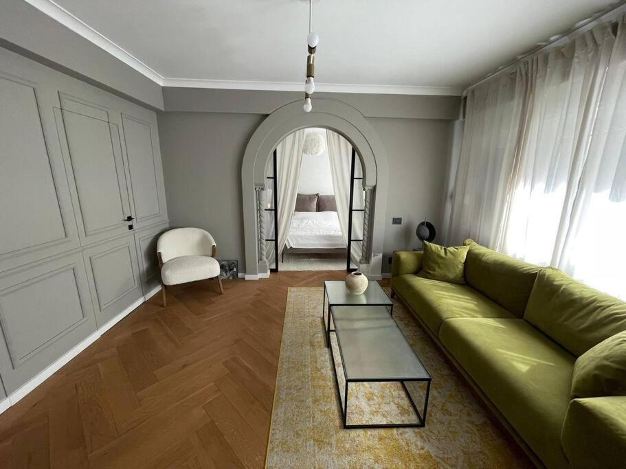 Stunning 1Bd Flat With 50M2 Terrace In The City Center Bukarest Exteriör bild