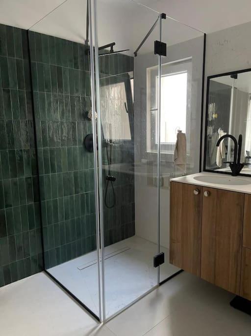 Stunning 1Bd Flat With 50M2 Terrace In The City Center Bukarest Exteriör bild