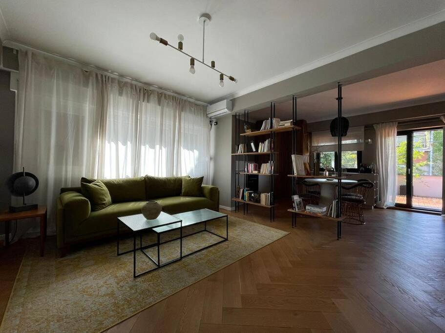Stunning 1Bd Flat With 50M2 Terrace In The City Center Bukarest Exteriör bild