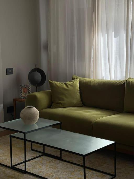Stunning 1Bd Flat With 50M2 Terrace In The City Center Bukarest Exteriör bild