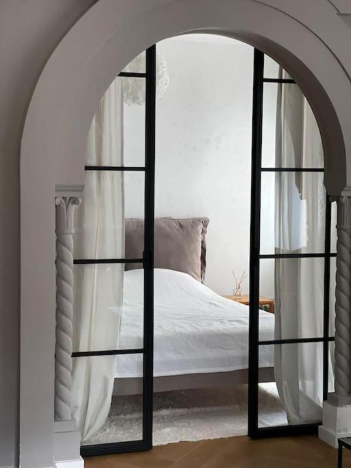 Stunning 1Bd Flat With 50M2 Terrace In The City Center Bukarest Exteriör bild