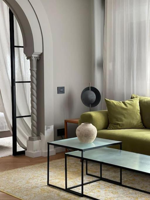 Stunning 1Bd Flat With 50M2 Terrace In The City Center Bukarest Exteriör bild
